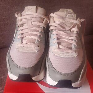 Nike Air Max 90 LV8
